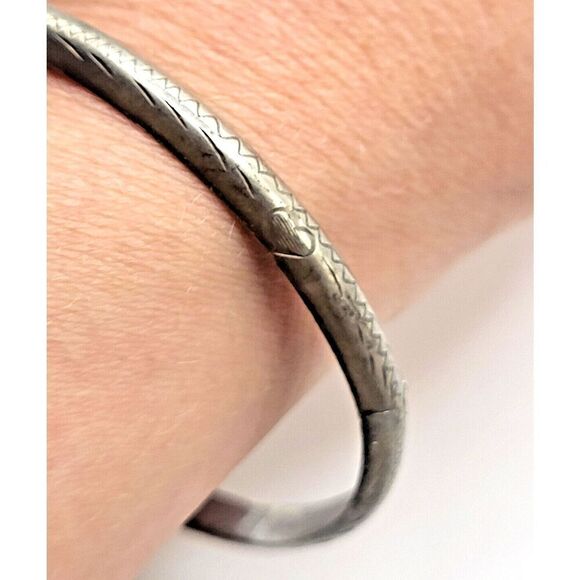 SU 925 Signed Solid Sterling Silver Etched Pattern Hinged Bangle Bracelet 7.5” - Picture 1 of 6